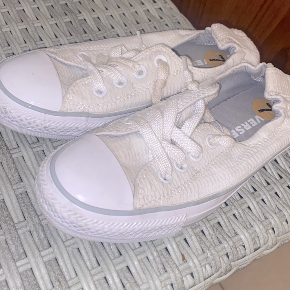 White Converse Women’s 7
